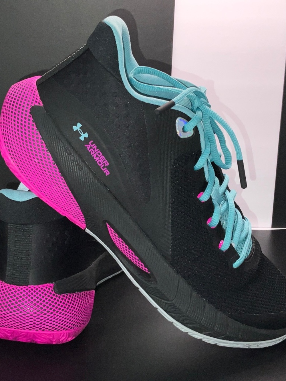 Under Armour Women’s HOVR Breakthru Basketball Shoes. NWOT.US Women’s 12/EUR44.5